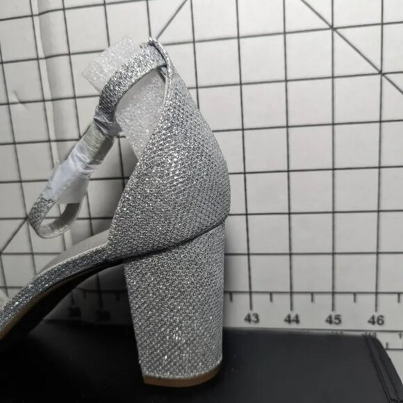 NEW- Size 9 Womens DREAM PAIRS Women's Chunk Low Heel Pump Sandals Silver - Picture 6 of 6